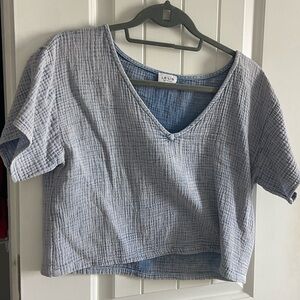 blue cropped top!